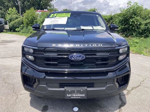 Used 2025 Ford Expedition Active RWD image 12