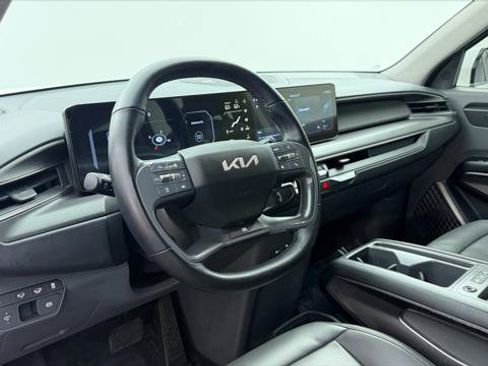 Used 2024 Kia EV9 Light Long Range RWD image 24