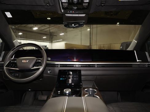 Used 2026 Cadillac Escalade ESV Platinum Sport w/ LPO, ONYX Package AWD/4WD image 33