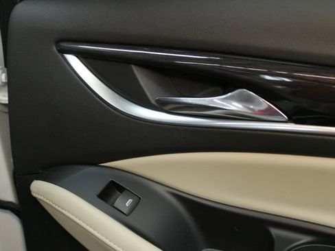 Used 2019 Buick Enclave Essence w/ Sun And Navigation Package image 13