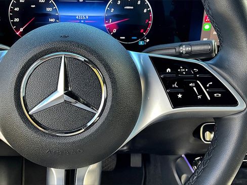 Used 2025 Mercedes-Benz GLB 250 4MATIC image 21