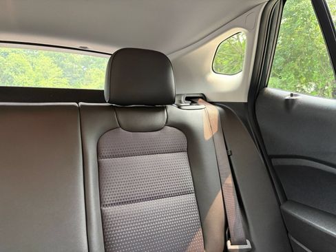 Used 2025 Chevrolet Trax LT w/ LT Convenience Package FWD image 36