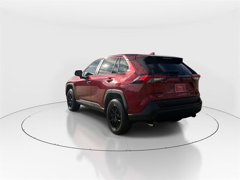 Used 2022 Toyota RAV4 LE image 6