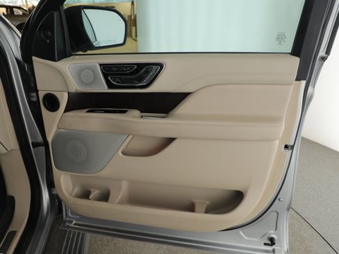 Used 2021 Lincoln Navigator Reserve w/ Luxury Package image 10