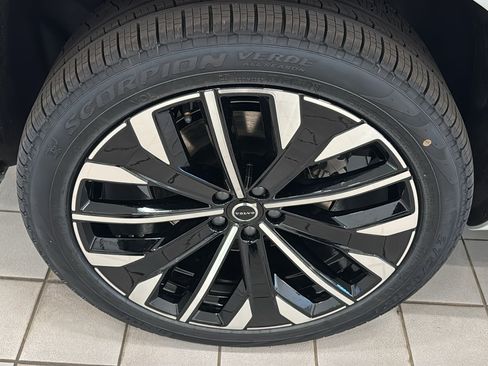 New 2026 Volvo XC90 T8 Core w/ Protection Package AWD/4WD image 32