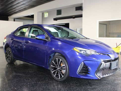 Used 2018 Toyota Corolla SE w/ SE Premium Package FWD image 1