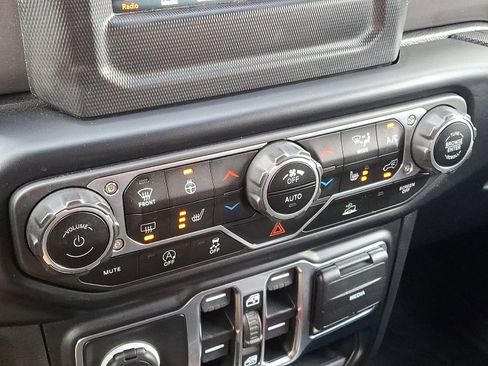 Certified 2023 Jeep Gladiator Sport image 15