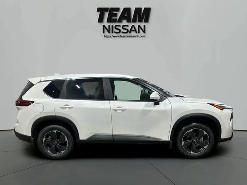 Used 2025 Nissan Rogue SV image 15
