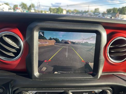 Used 2020 Jeep Gladiator Rubicon AWD/4WD image 15