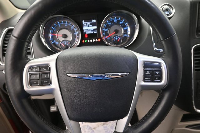 Used 2016 Chrysler Town & Country Touring w/ Driver Convenience Group FWD image 25