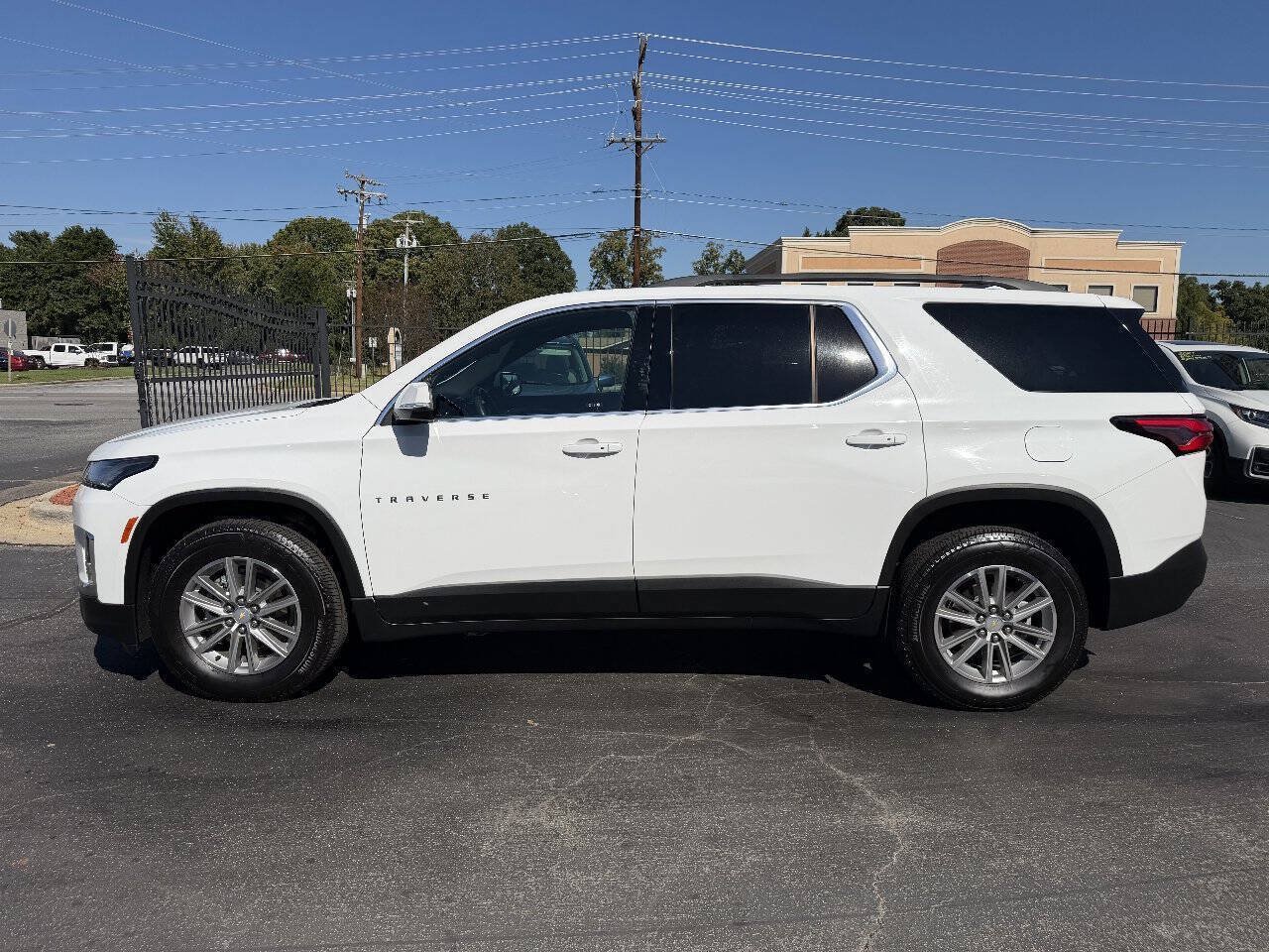 Used 2022 Chevrolet Traverse LT FWD image 8