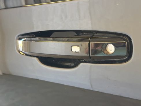 Used 2022 Chevrolet Tahoe LT w/ Luxury Package image 14