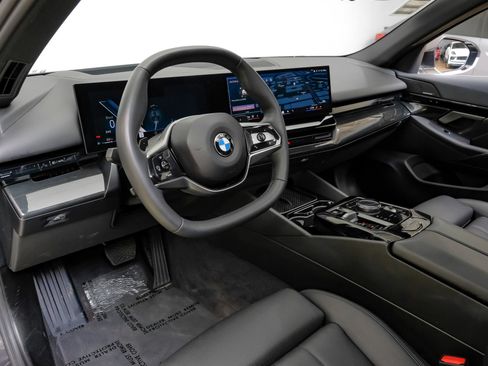 Used 2025 BMW 530i RWD image 3