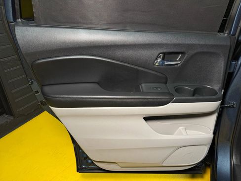 Used 2016 Honda Pilot Touring image 19