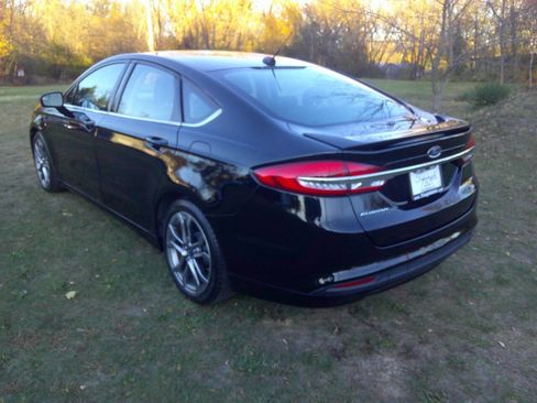Used 2017 Ford Fusion SE w/ Equipment Group 201A image 4