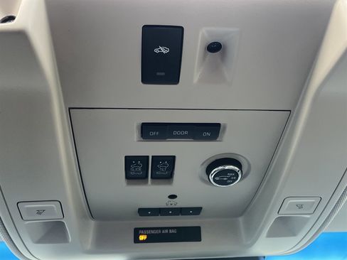 Used 2016 Cadillac Escalade ESV Luxury image 27