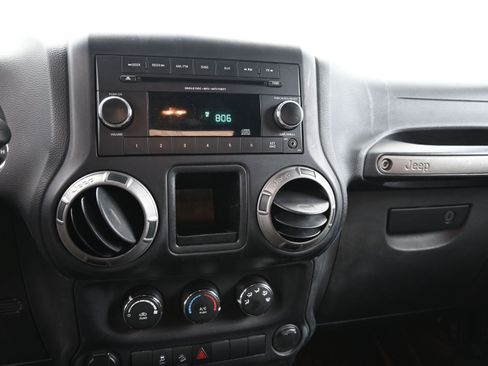 Used 2014 Jeep Wrangler Sport image 15