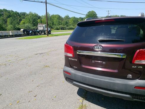 Used 2011 Kia Sorento EX w/ Premium Pkg AWD/4WD image 8