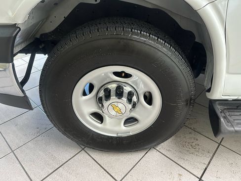 Used 2025 Chevrolet Express 3500 LT w/ LT Preferred Equipment Group RWD image 17