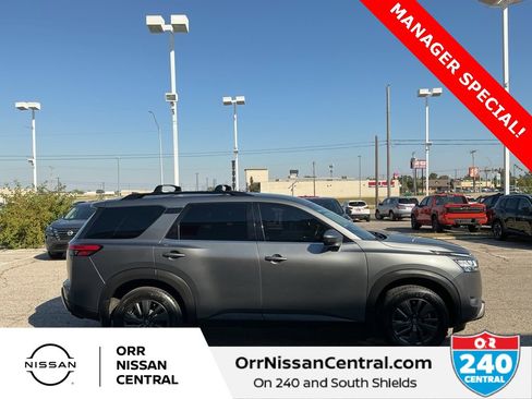 Used 2022 Nissan Pathfinder SV image 4