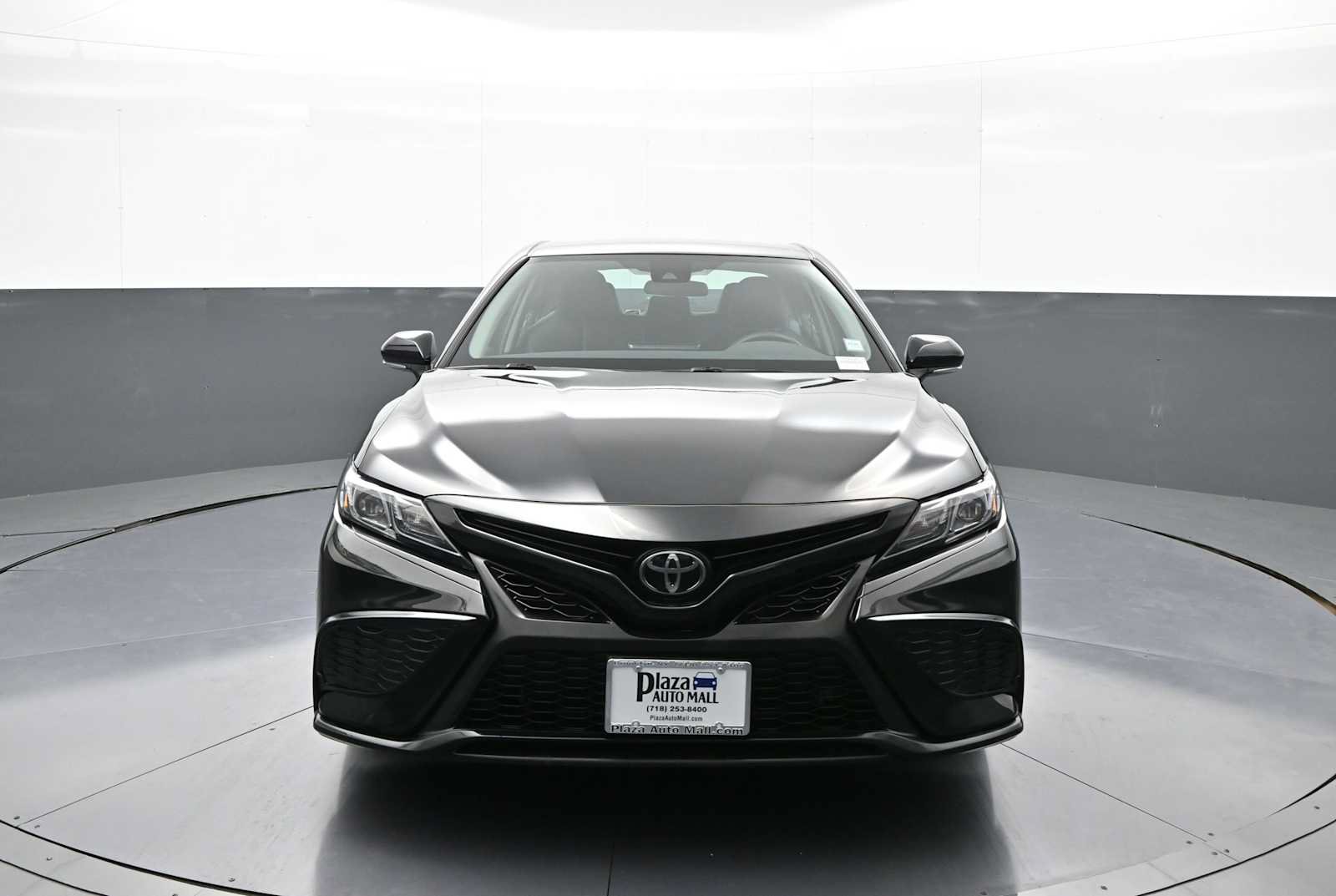 Used 2024 Toyota Camry SE AWD/4WD image 2