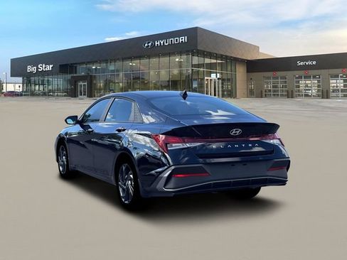 Used 2026 Hyundai Elantra Sport FWD image 5