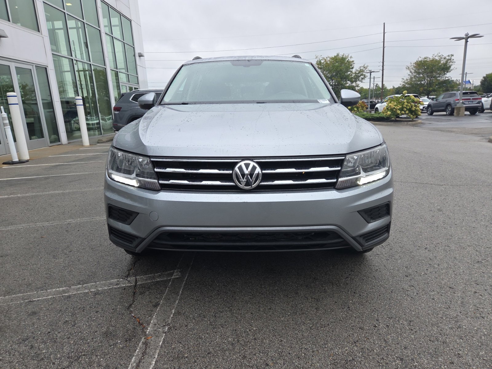 Used 2020 Volkswagen Tiguan SE w/ Panoramic Sunroof Package AWD/4WD image 12