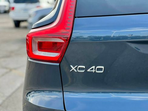 Used 2021 Volvo XC40 T4 Momentum FWD image 10