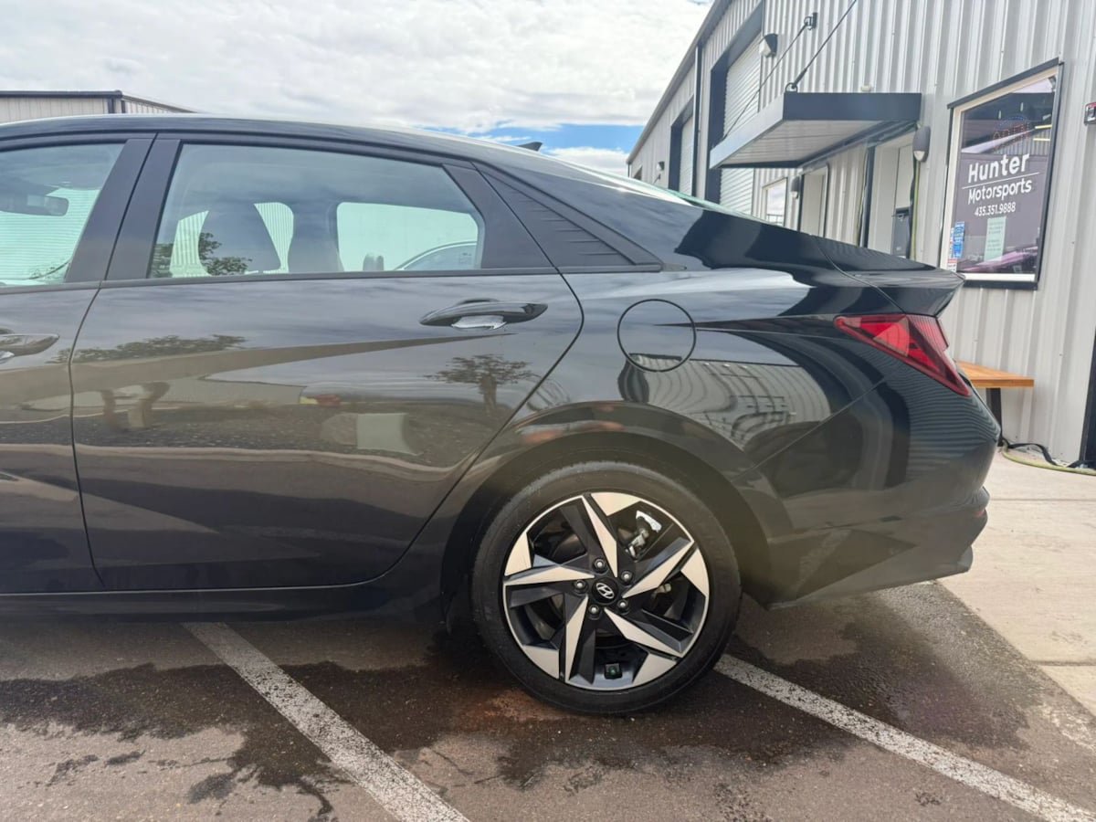 Used 2023 Hyundai Elantra SEL w/ Convenience Package FWD image 3