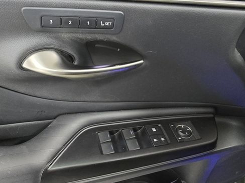 Used 2019 Lexus ES 300h w/ Accessory Package 2 image 24