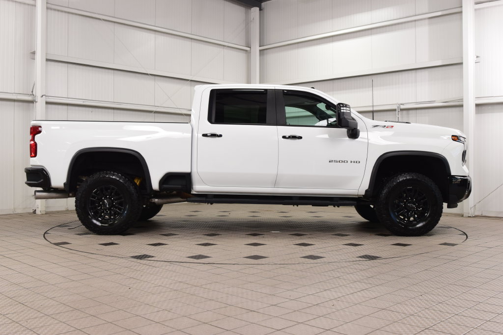 Used 2024 Chevrolet Silverado 2500 ZR2 w/ Technology Package AWD/4WD image 9
