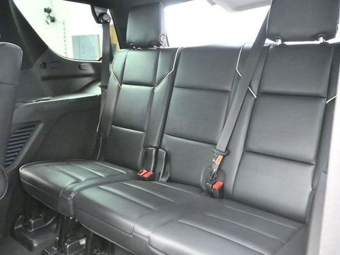 Used 2021 Cadillac Escalade Premium Luxury image 18
