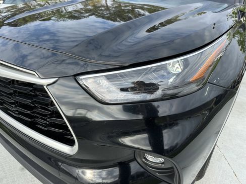 Certified 2024 Toyota Highlander XLE image 6