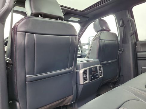 Certified 2022 Ford F250 Platinum w/ FX4 Off-Road Package image 13