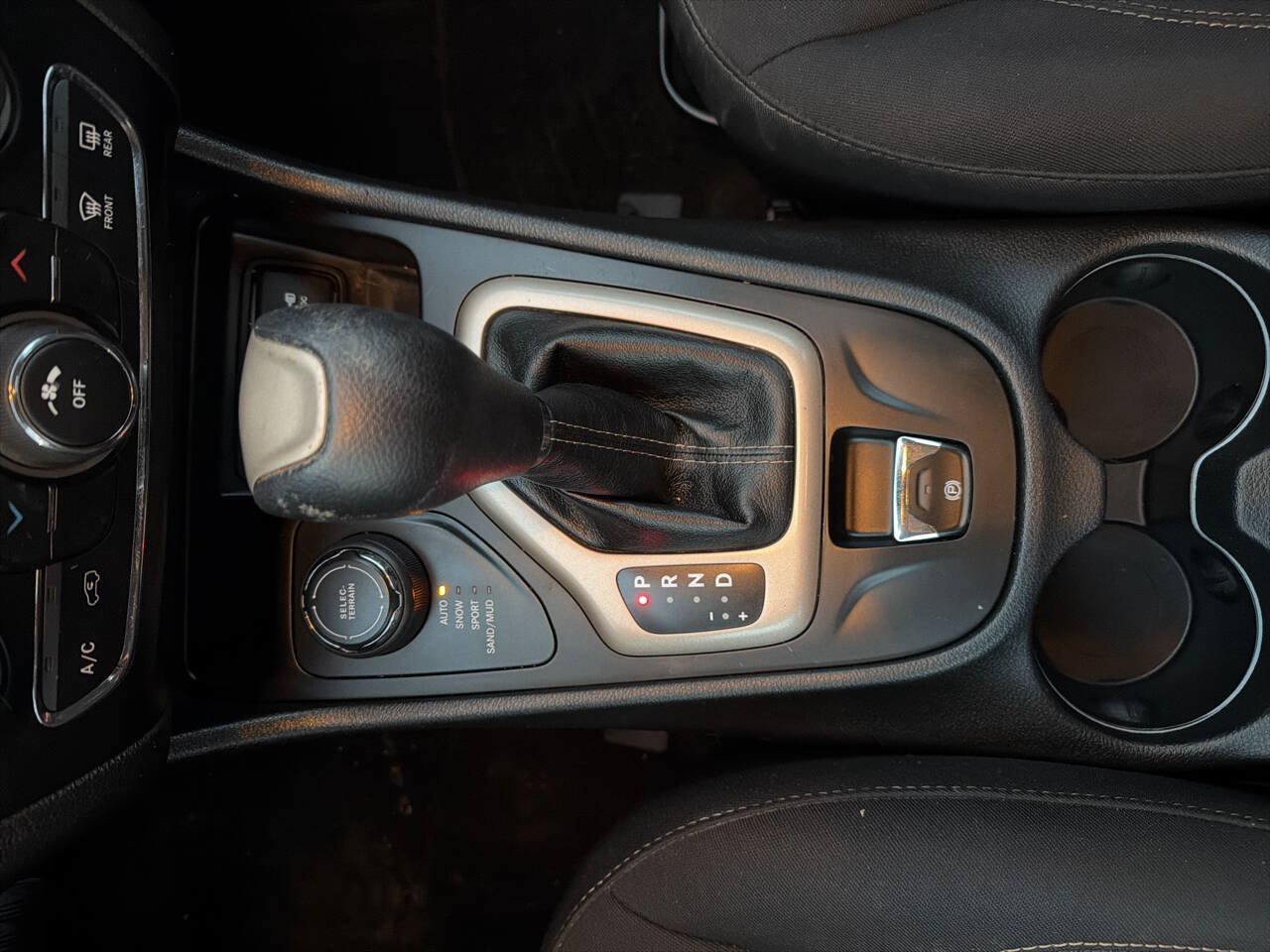 Used 2014 Jeep Cherokee Sport w/ Cold Weather Group AWD/4WD image 14