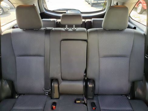 Used 2019 Toyota Highlander LE FWD image 21