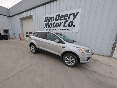 Used 2017 Ford Escape SE AWD/4WD image 19