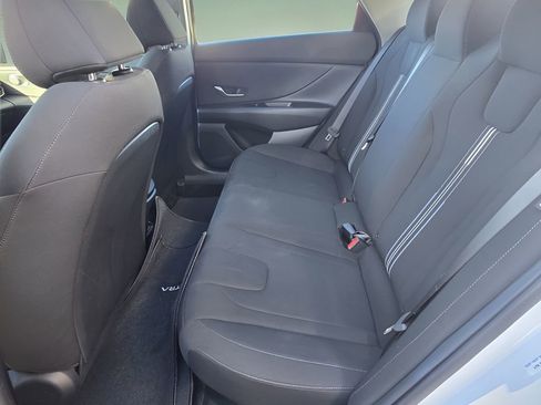 Used 2025 Hyundai Elantra Blue image 27