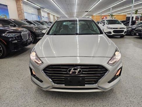 Used 2018 Hyundai Sonata SE FWD image 2