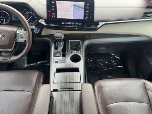 Certified 2022 Toyota Sienna Platinum image 16