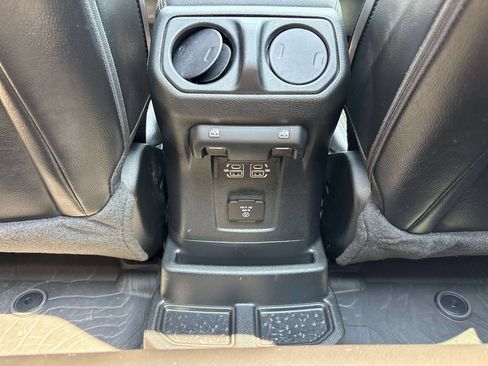Used 2023 Jeep Wrangler Unlimited Sahara AWD/4WD image 15
