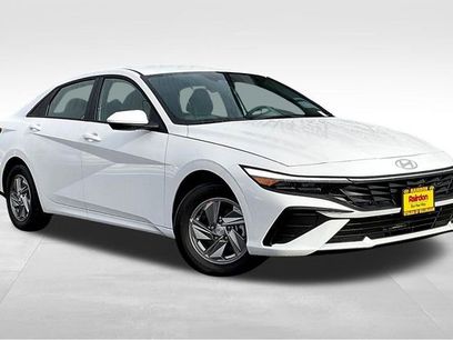New 2025 Hyundai Elantra SE