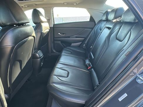 Used 2025 Hyundai Elantra Limited image 33