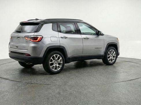 Used 2025 Jeep Compass Limited AWD/4WD image 9