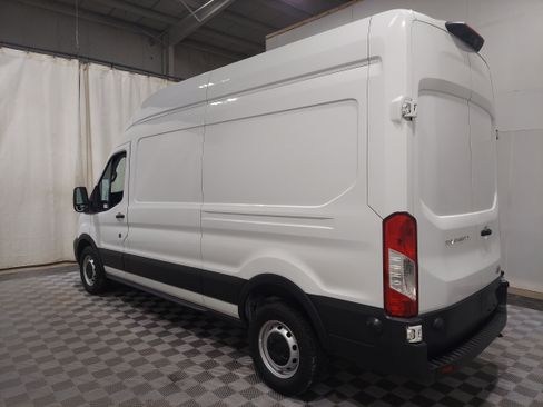 Used 2024 Ford Transit 250 148 High Roof RWD image 2