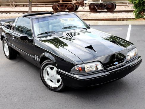 Used 1993 Ford Mustang LX image 3