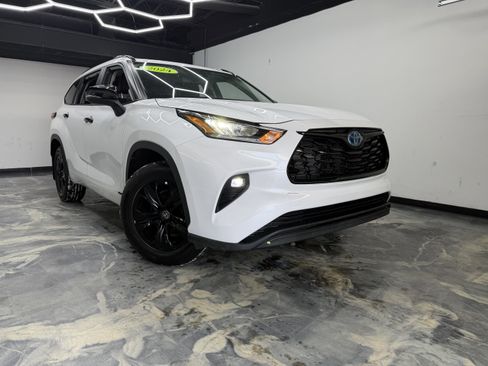 Used 2024 Toyota Highlander XLE image 6