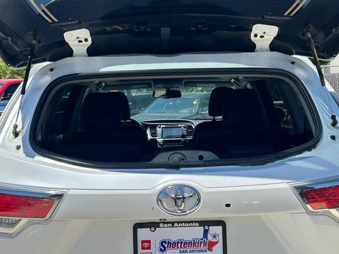 Used 2016 Toyota Highlander Limited FWD image 17
