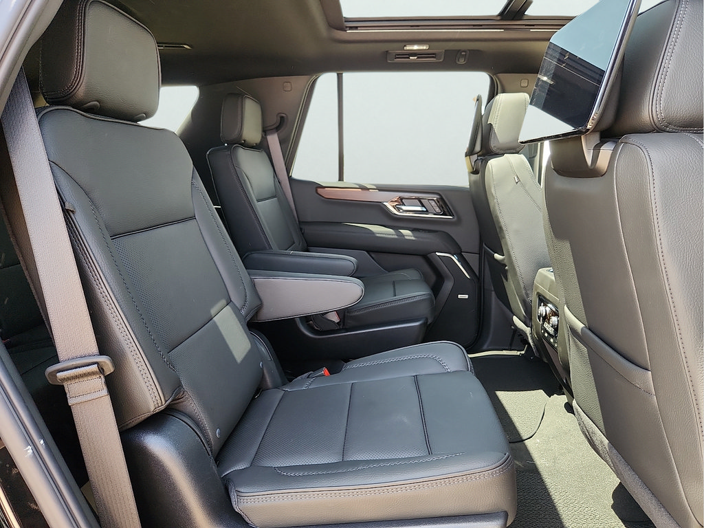New 2026 GMC Yukon Denali w/ Denali Reserve Package AWD/4WD image 16