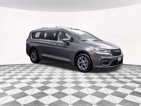 Used 2021 Chrysler Pacifica Limited w/ Premium & Safety Sphere Group AWD/4WD image 14